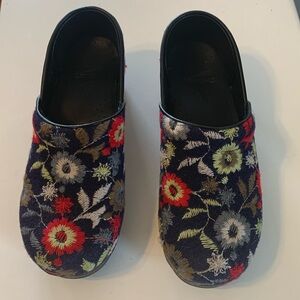 Dansko clogs size 37